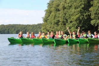 Zdjęcie nr 1 do galerii: Wycieczka rowerowa i spływ kajakowy nad jeziorem Kamieniczno w Ciemnie