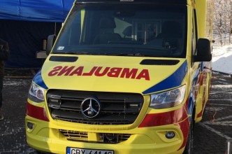 Zdjęcie do: Gmina Tuchomie wsparła zakup nowej karetki dla bytowskiego szpitala.