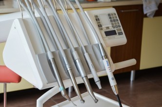 Zdjęcie do: Gmina Tuchomie poszukuje stomatologa.