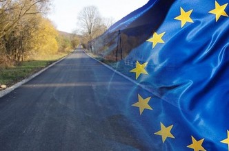 Zdjęcie do: Nowe drogi dzięki wsparciu z UE