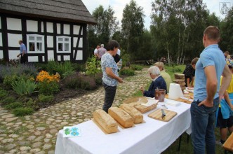 Zdjęcie nr 2 do galerii: Festiwal Starych Rzemiosł w Izbie Regionalnej w Modrzejewie