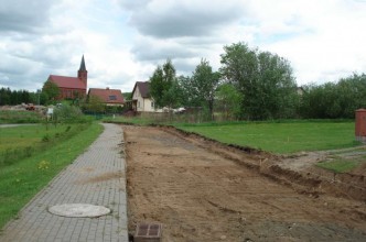 Zdjęcie do: Kształtowanie przestrzeni publicznej w Tuchomiu. Budowa ścieżek pieszych wraz z poprawą obiektów położonych przy ścieżkach