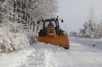 Zdjęcie do: Odśnieżanie dróg gminnych w sezonie zimowym 2014/2015