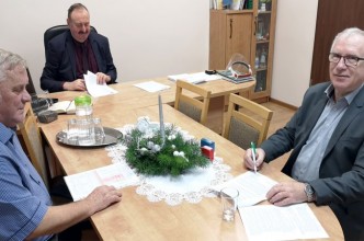 Zdjęcie do: Podpisanie umowy na odbiór i zagospodarowanie odpadów
