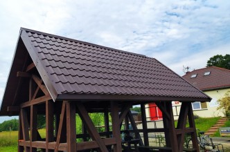 Zdjęcie do: Wiata w Nowych Hutach z nowym pokryciem dachowym